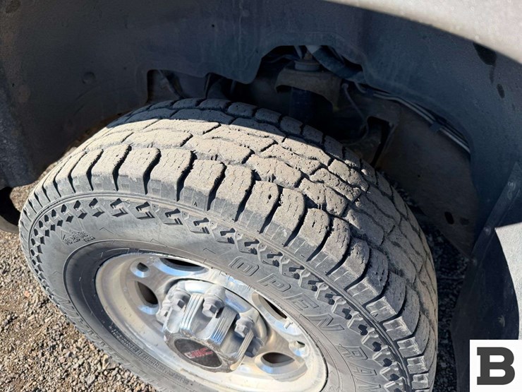 2003-gmc-2500-image-14