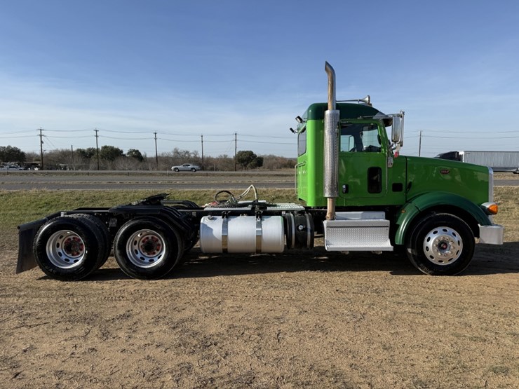 2021-peterbilt-367-image-4