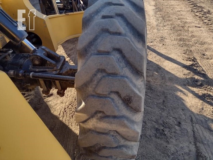 2013-caterpillar-tl943c-image-24