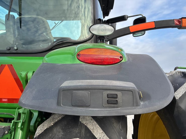 2012-john-deere-8260r-image-24