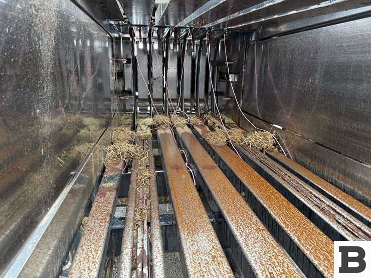 new-holland-340-image-38