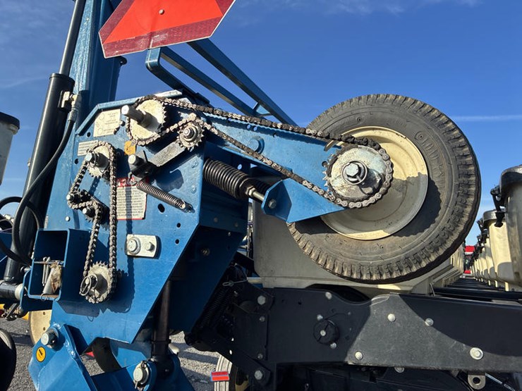 2010-kinze-3600-image-63