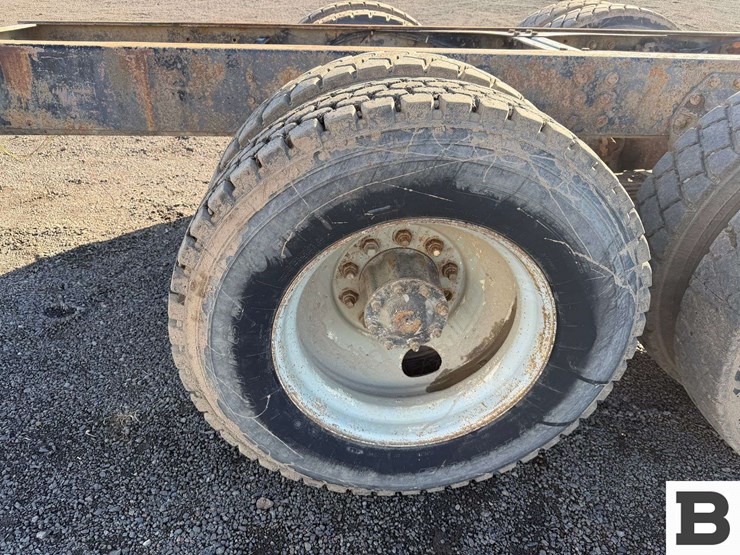 1985-ford-8000-image-30