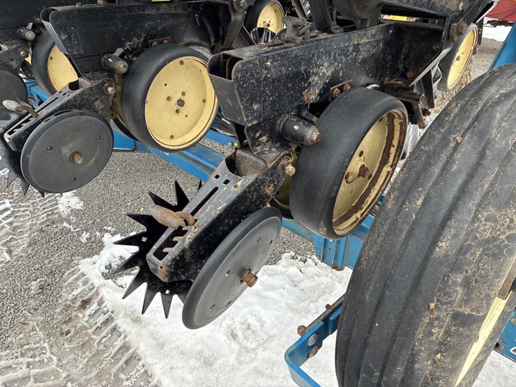 1997-kinze-2600-image-74