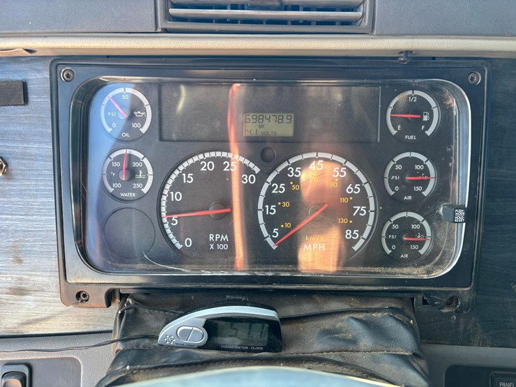 2009-freightliner-columbia-120-image-20