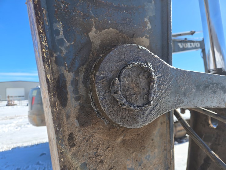 2016-deere-245g-lc-image-23