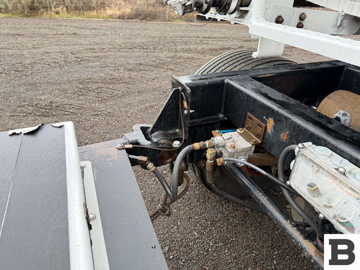 1993-beall-7400-gallon-3-compartment-pull-trailer-image-13