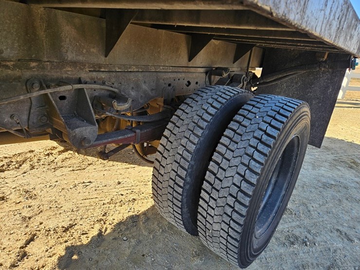 2005-ford-f550-image-32