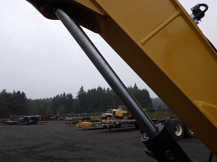 caterpillar-305.5-image-13