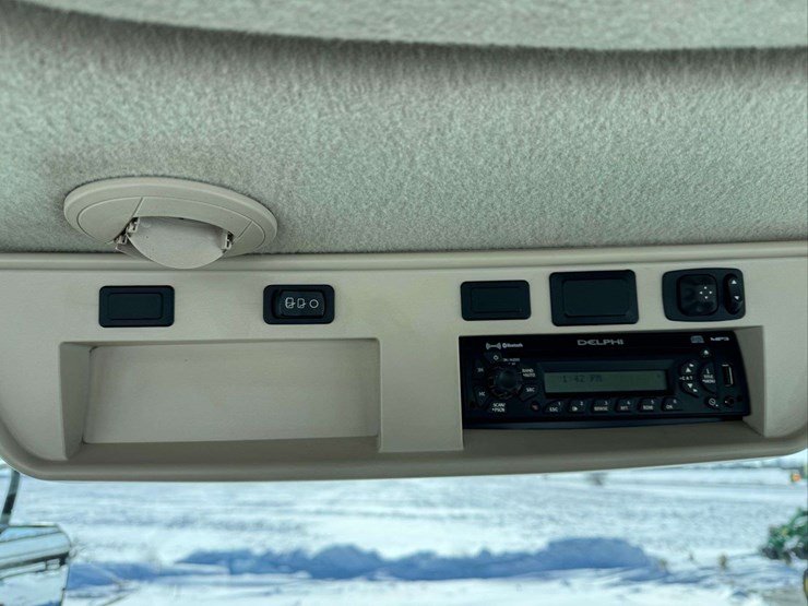 2012-john-deere-8310r-image-87