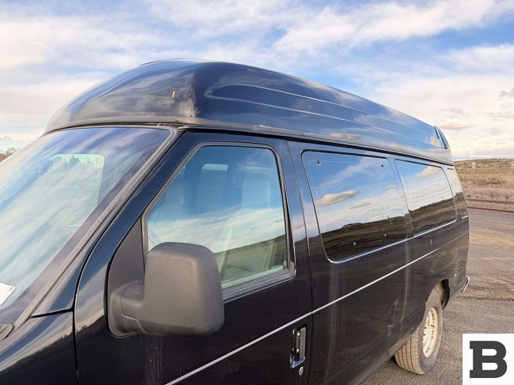 2014-ford-cargo-image-12