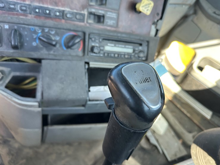 #40057-•-2001-freightliner-century-classic-s/t-t/a-daycab-truck-tractor-1fujbbbg41lh91794-image-61