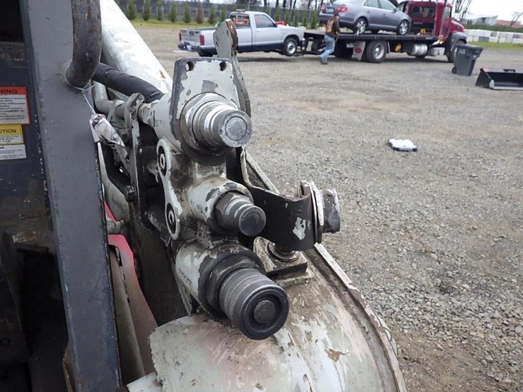 2012-takeuchi-tl230-image-15