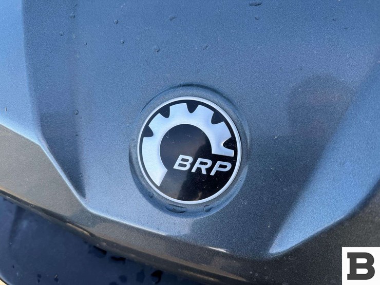 2023-can-am-defender-limited-hd10-atv-image-17