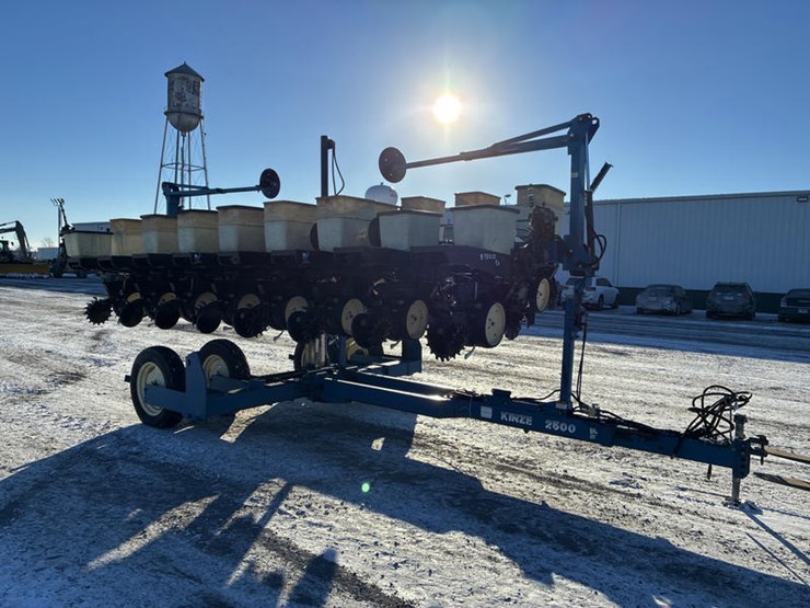 1999-kinze-2500-image-9