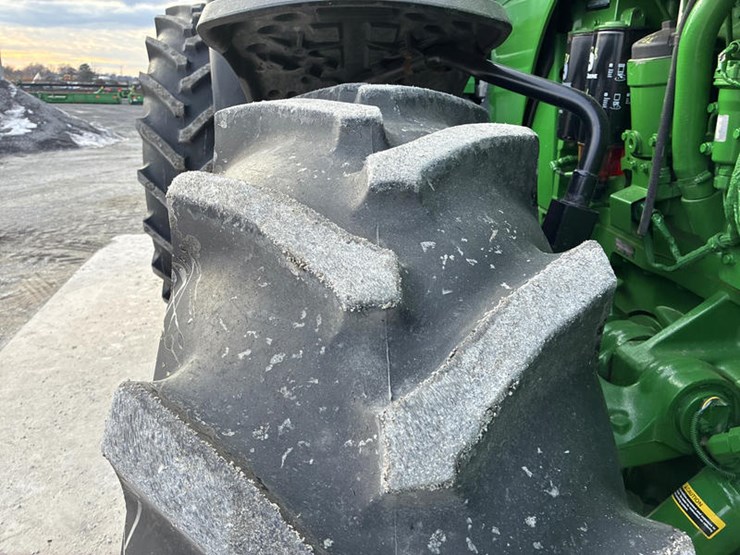 2012-john-deere-8260r-image-42