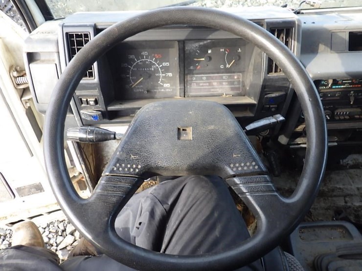 1992-isuzu-npr-image-22