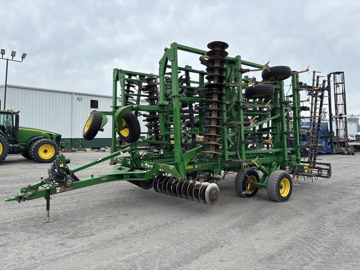 john-deere-2310-image-3