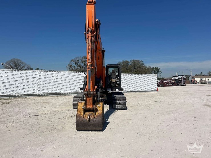 2015-hitachi-zx210-lc-image-29