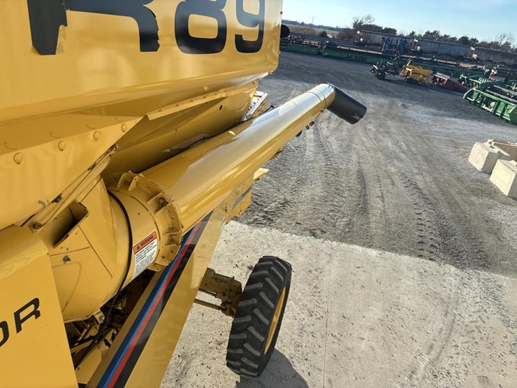 new-holland-tr89-image-87