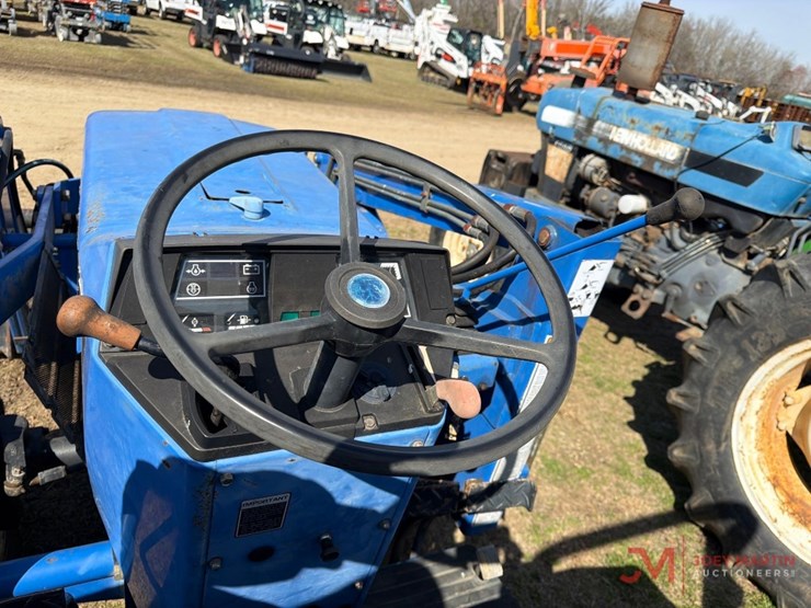 new-holland-tc30-image-16