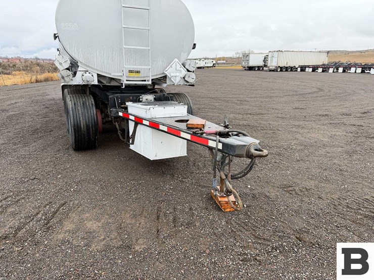 1993-beall-7400-gallon-3-compartment-pull-trailer-image-8