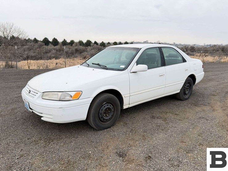 1999-toyota-camry-sedan-image-1