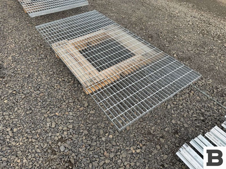 39"x78"-galvanized-metal-grating-image-5
