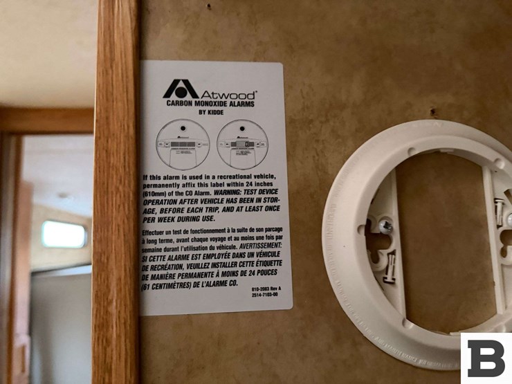 2006-raptor-3712ts-travel-trailer-image-44