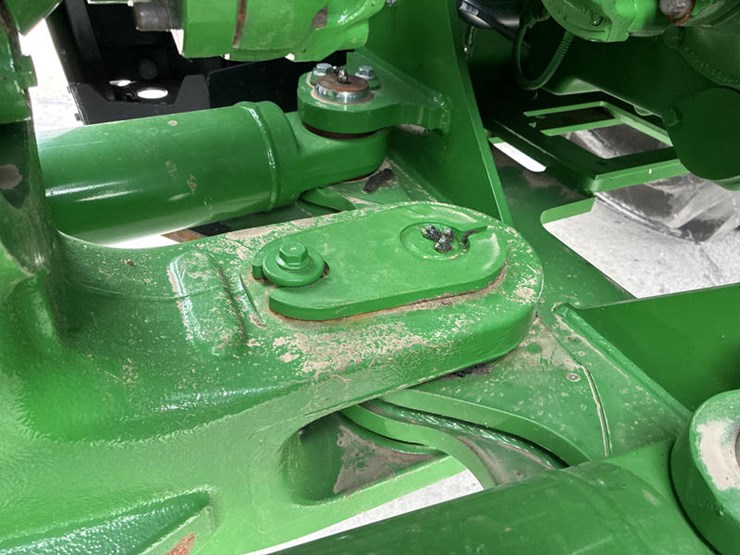 2025-john-deere-9r-590-image-23