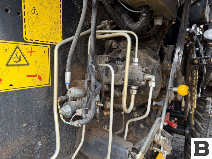 new-holland-340-image-24