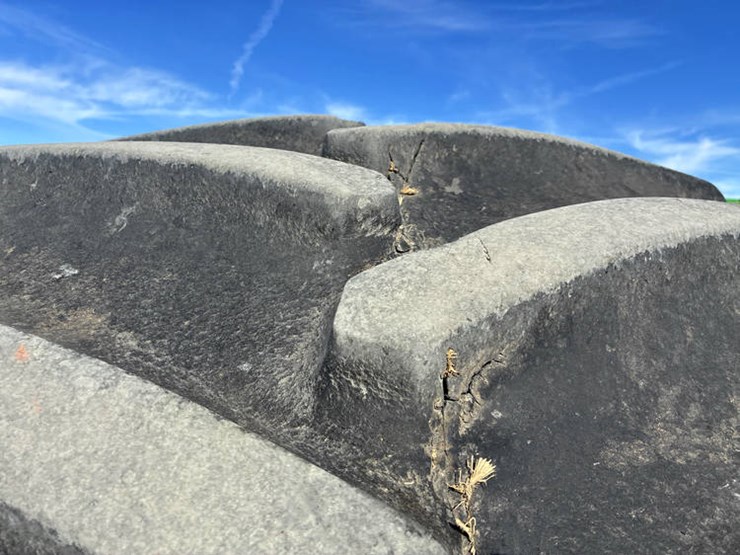 #114558-•-2)-tires-&-rims-1250/45-32-image-7