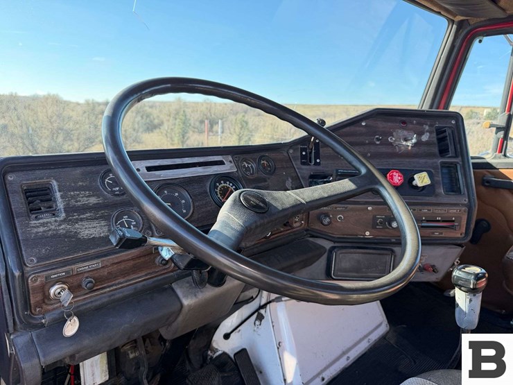 1986-freightliner-flc112-image-44