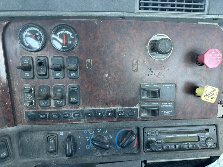 #40057-•-2001-freightliner-century-classic-s/t-t/a-daycab-truck-tractor-1fujbbbg41lh91794-image-72