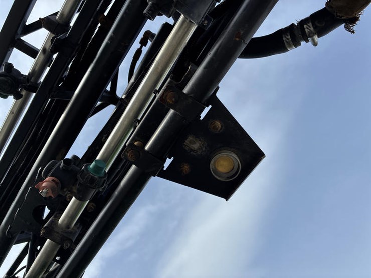 2014-john-deere-4830-image-17