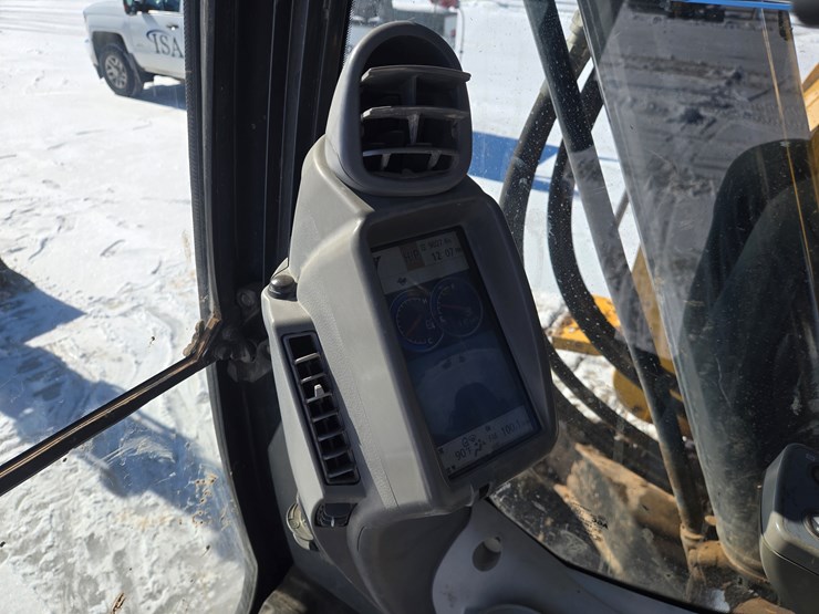 2016-deere-245g-lc-image-69