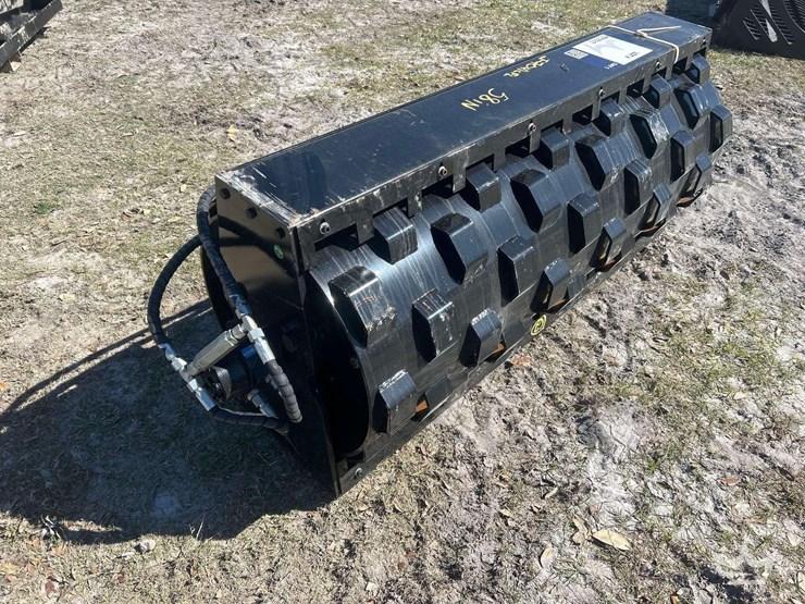 58in-padfoot-vibratory-roller-skid-steer-attachment-image-2