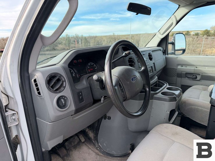 2010-ford-cargo-image-27