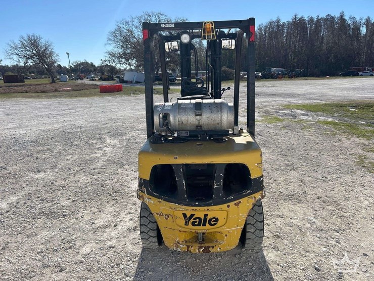 yale-glp070vxe-6,500lb-propane-forklift-image-17