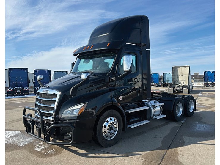 2021-freightliner-cascadia-116-image-1