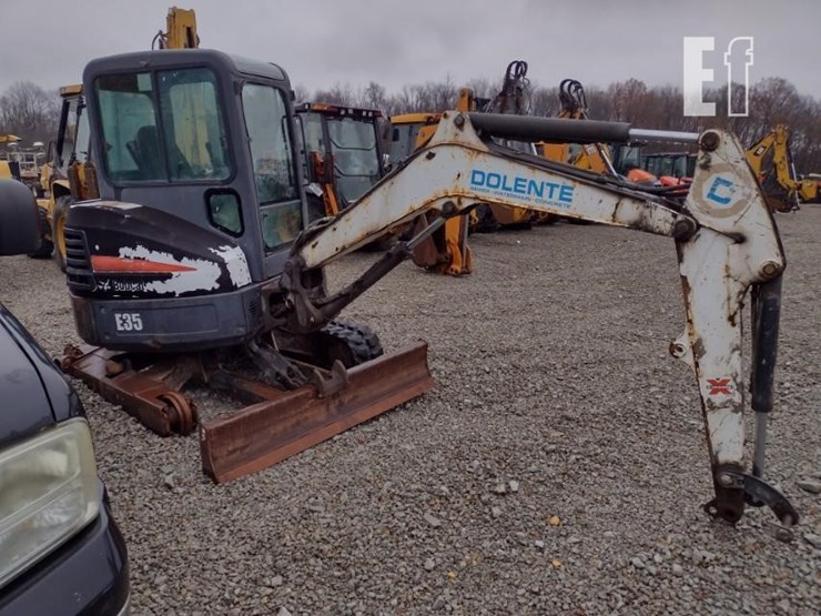 2011-bobcat-e35-image-3