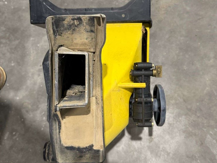 qty.-16--1790-seed-meters-and-mini-hoppers-w/-pro-shaft-drive-image-3