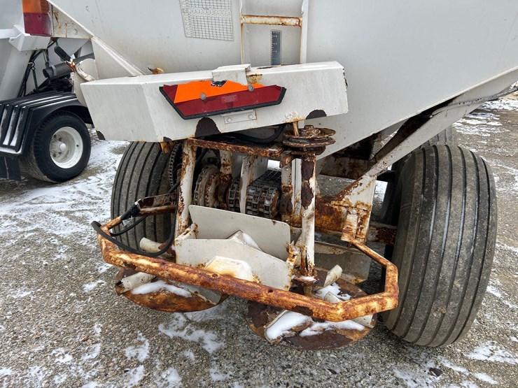 willmar-super-600-spreader-image-12