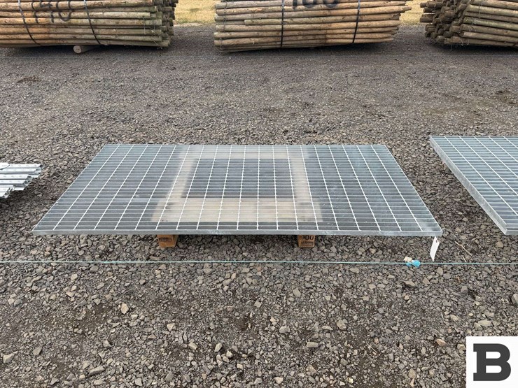 39"x78"-galvanized-metal-grating-image-1