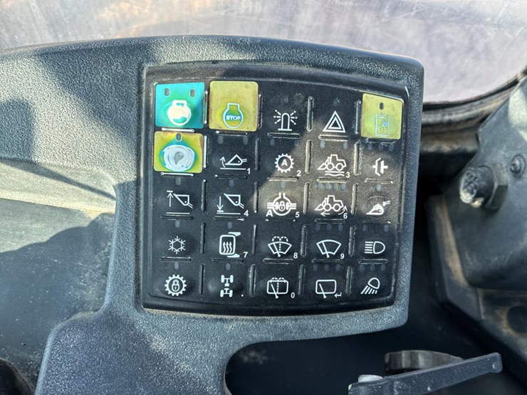 2011-deere-544k-image-32