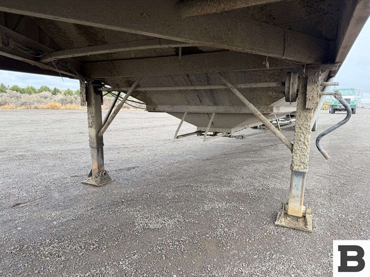 2000-neville-trailer-image-11