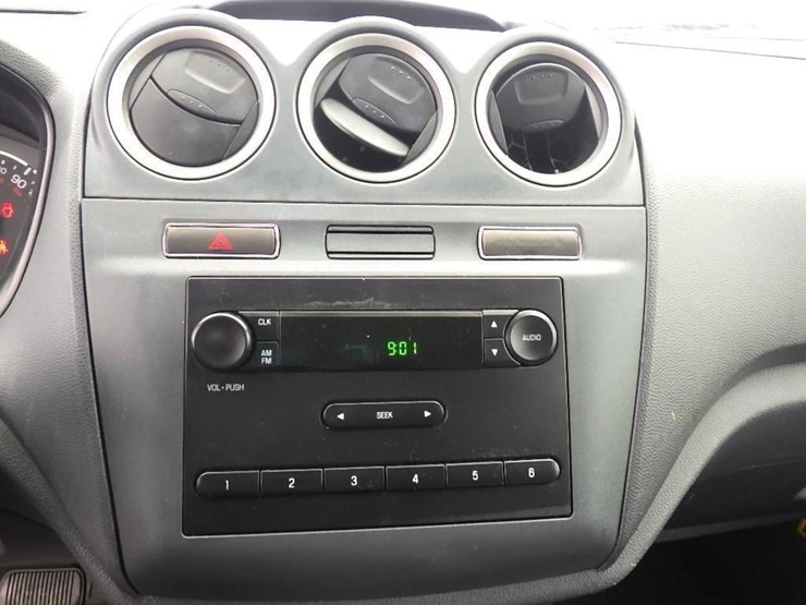 2013-ford-transit-image-27