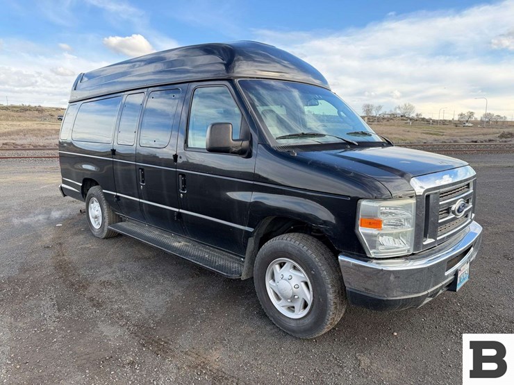 2014-ford-cargo-image-7