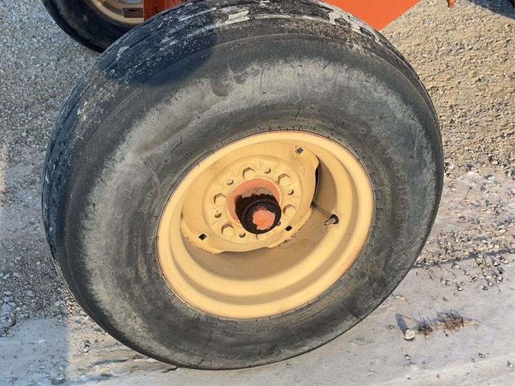 hopper-wagon-w-auger-image-8