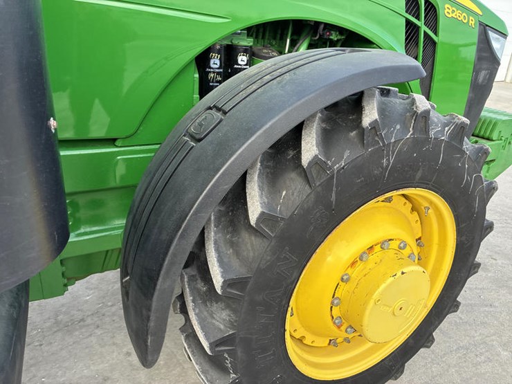 2012-john-deere-8260r-image-45